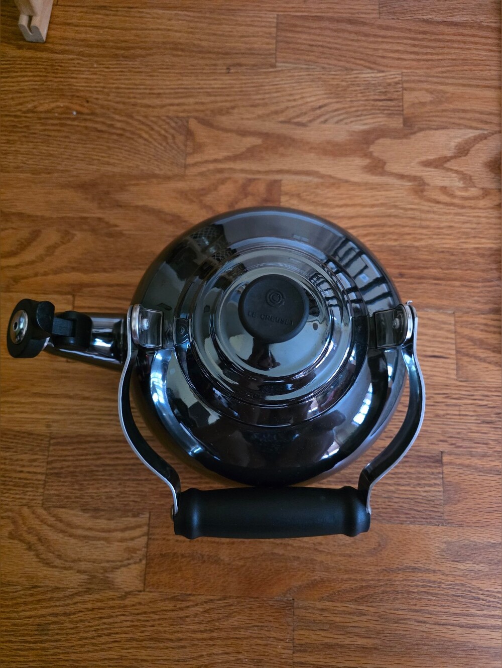 Le Creuset 1.7 Qt Whistling Tea Kettle EUC - Picture 3 of 8